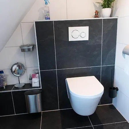 'four Seasons' Oda ve Kahvaltı 4*